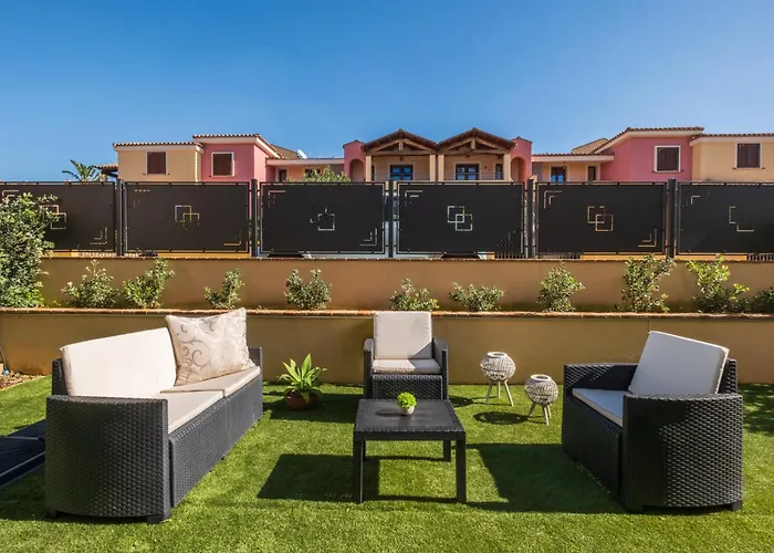 Vakantiehuis Boutique Home- Modernita & Tradizione Sarda-5 Minuti Da Spiagge E Centro Villasimius