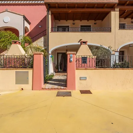 5 Minuti Da Spiagge E Centro Paese- Spaziosa E Accessoriata Holiday home Villasimius